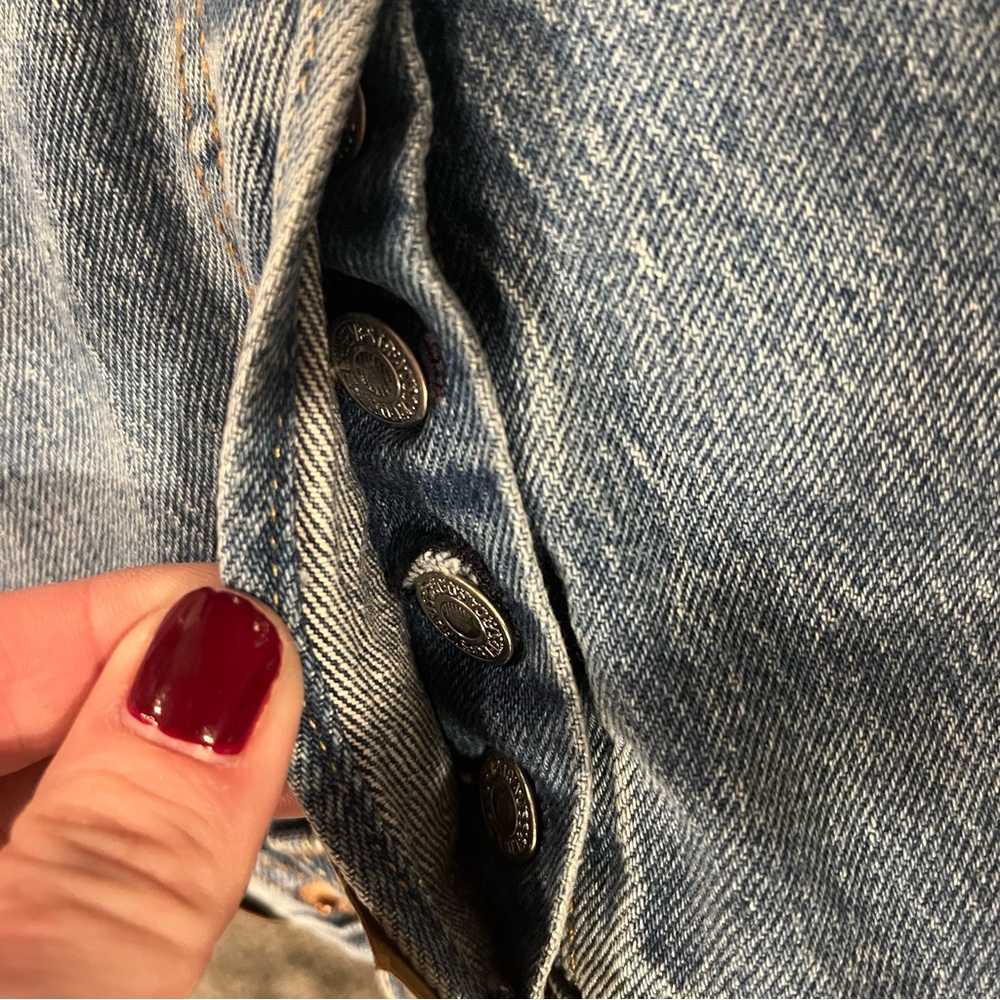 Levi's High Rise Straight Jeans in Light Blue Wash - Picture 9 of 10